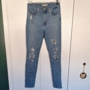 Levi Distressed Skinny Jeans